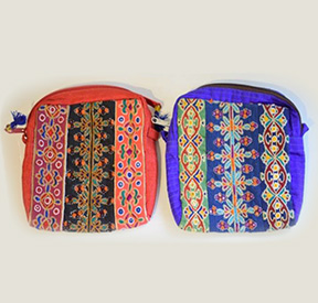 Eve Border Clutch